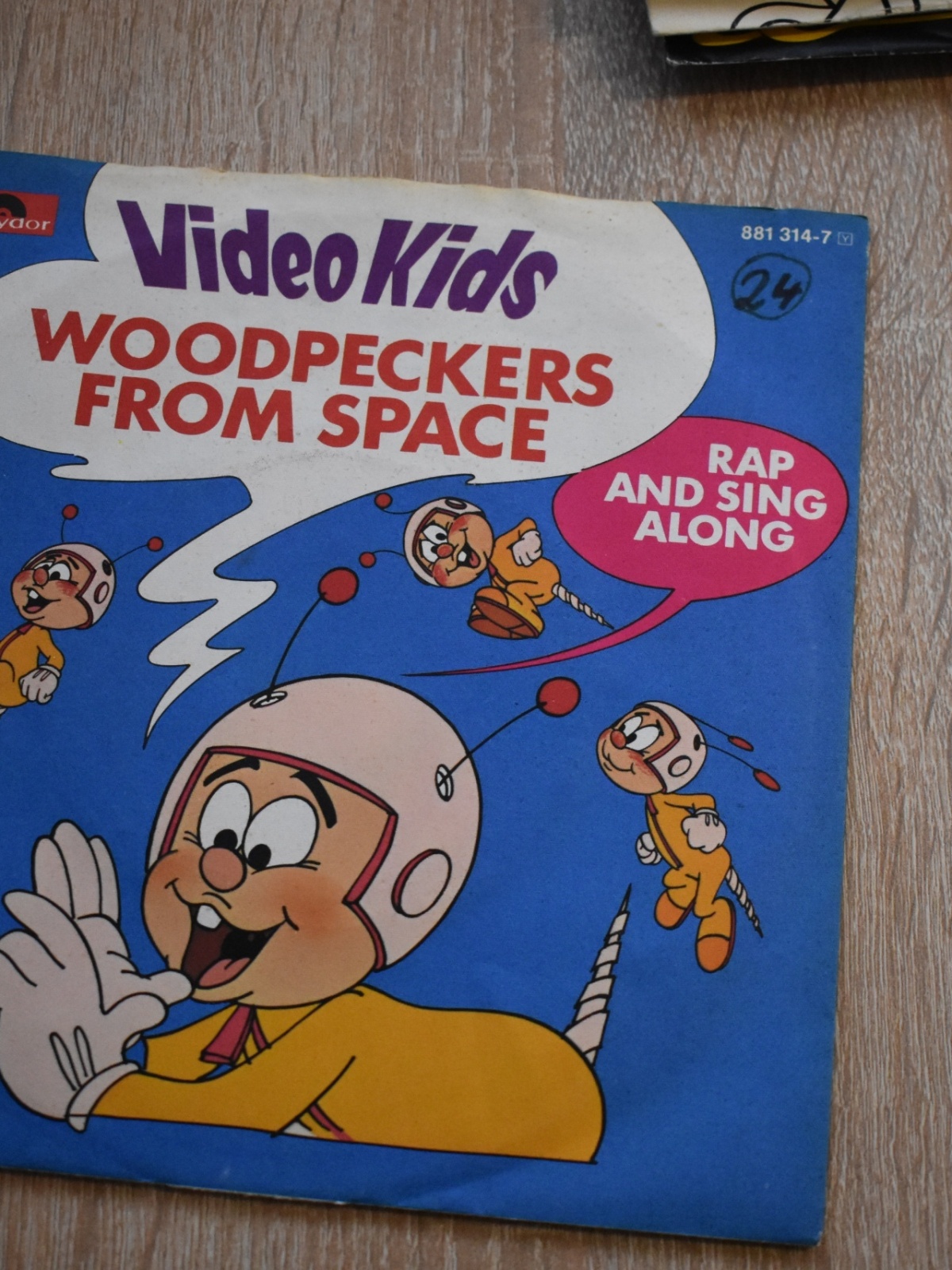 SINGLE / Video Kids – Woodpeckers From Space