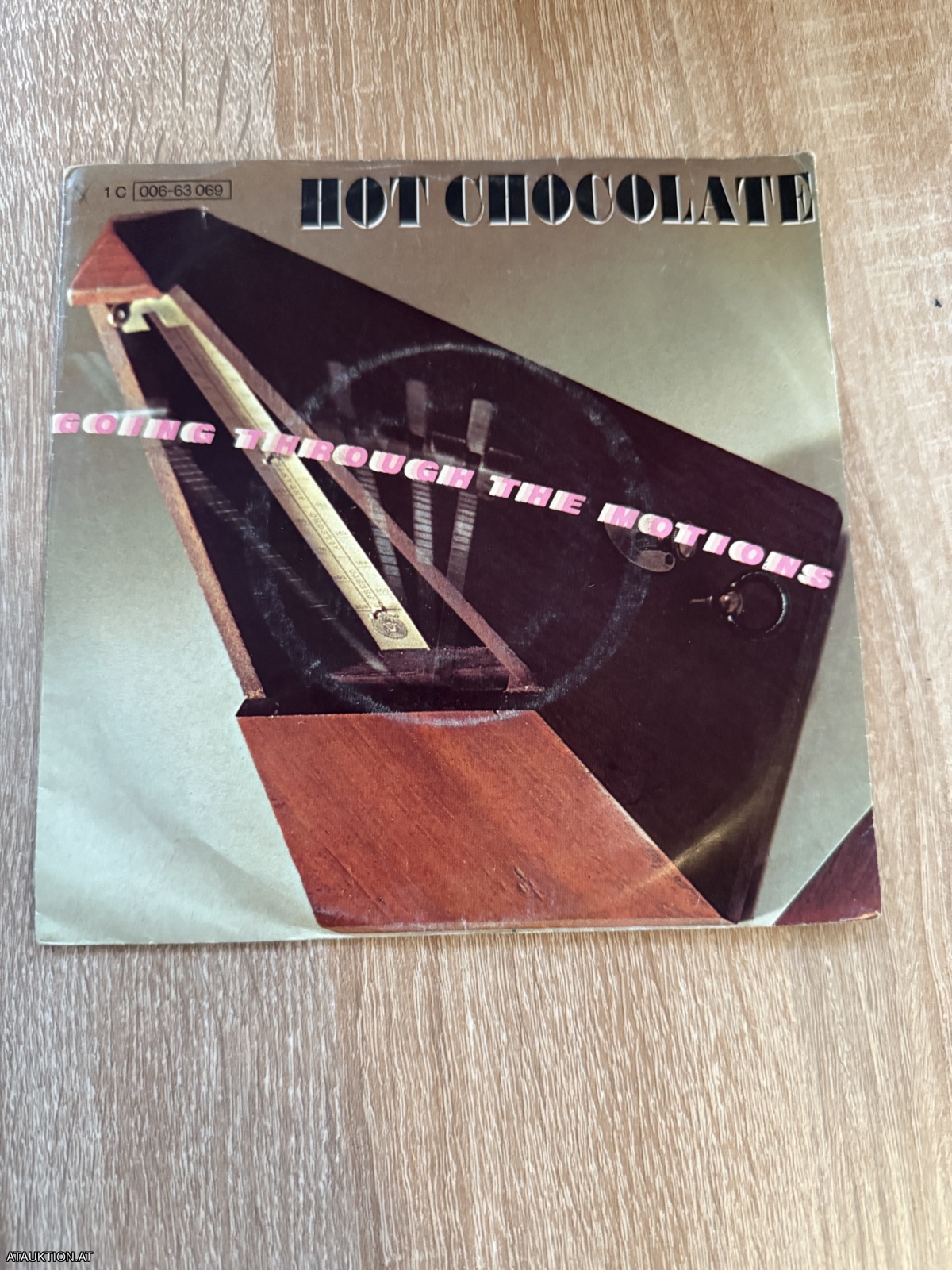 SINGLE / Hot Chocolate – Going Through The Motions