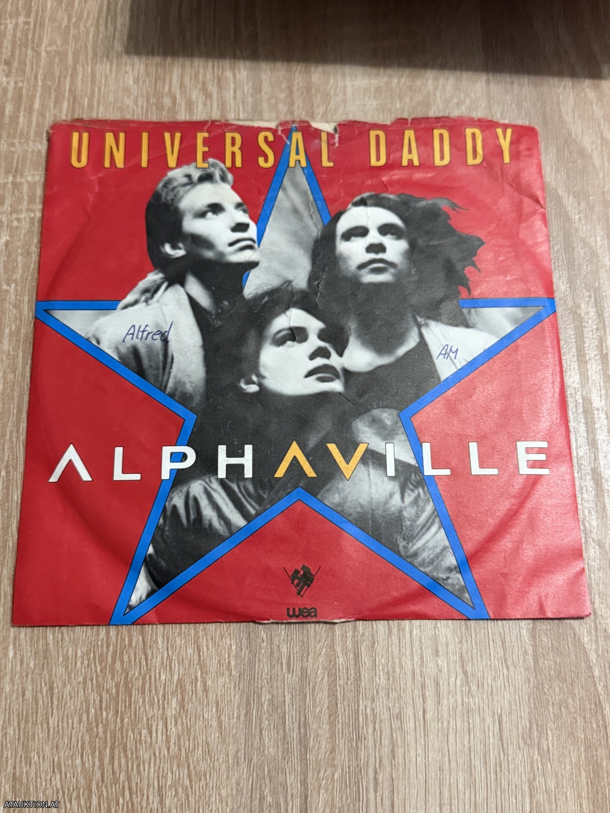 SINGLE / Alphaville – Universal Daddy