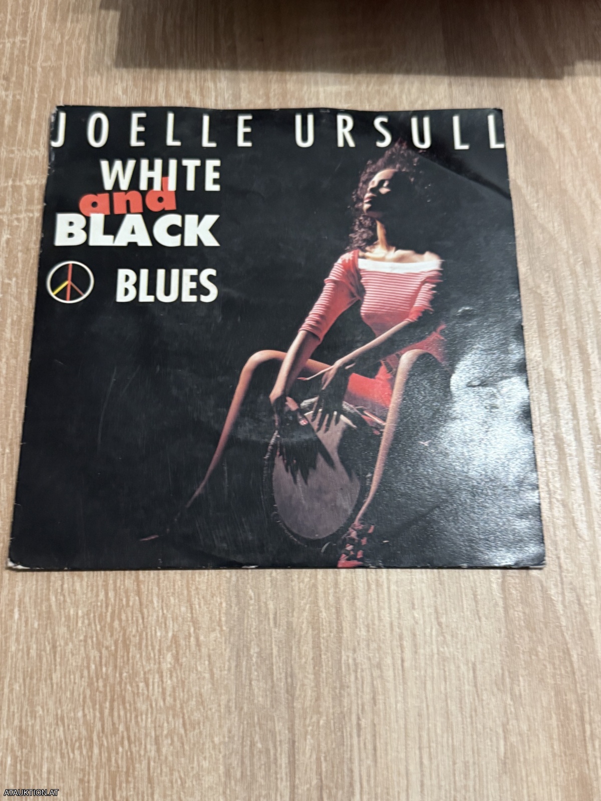 SINGLE / Joelle Ursull – White And Black Blues