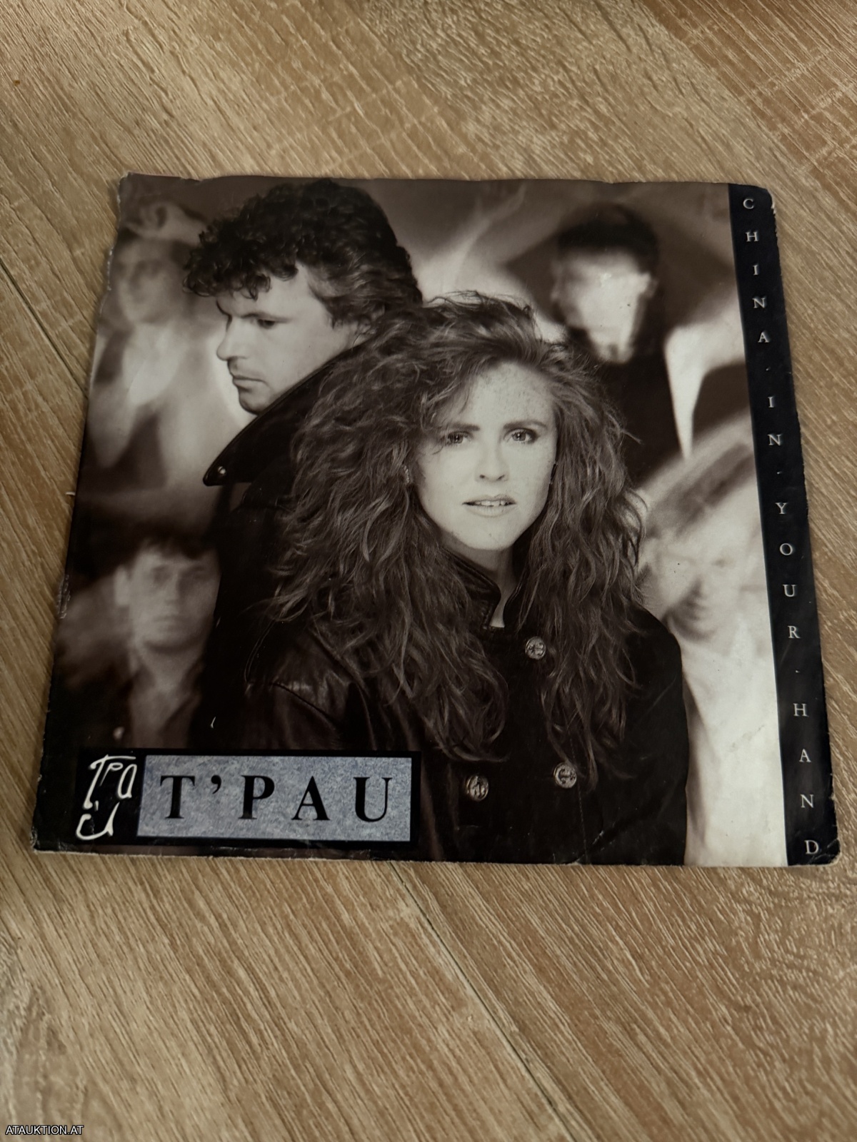 SINGLE / T'Pau – China In Your Hand