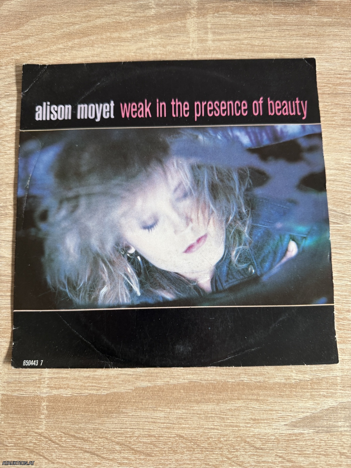 SINGLE / Alison Moyet – Weak In The Presence Of Beauty