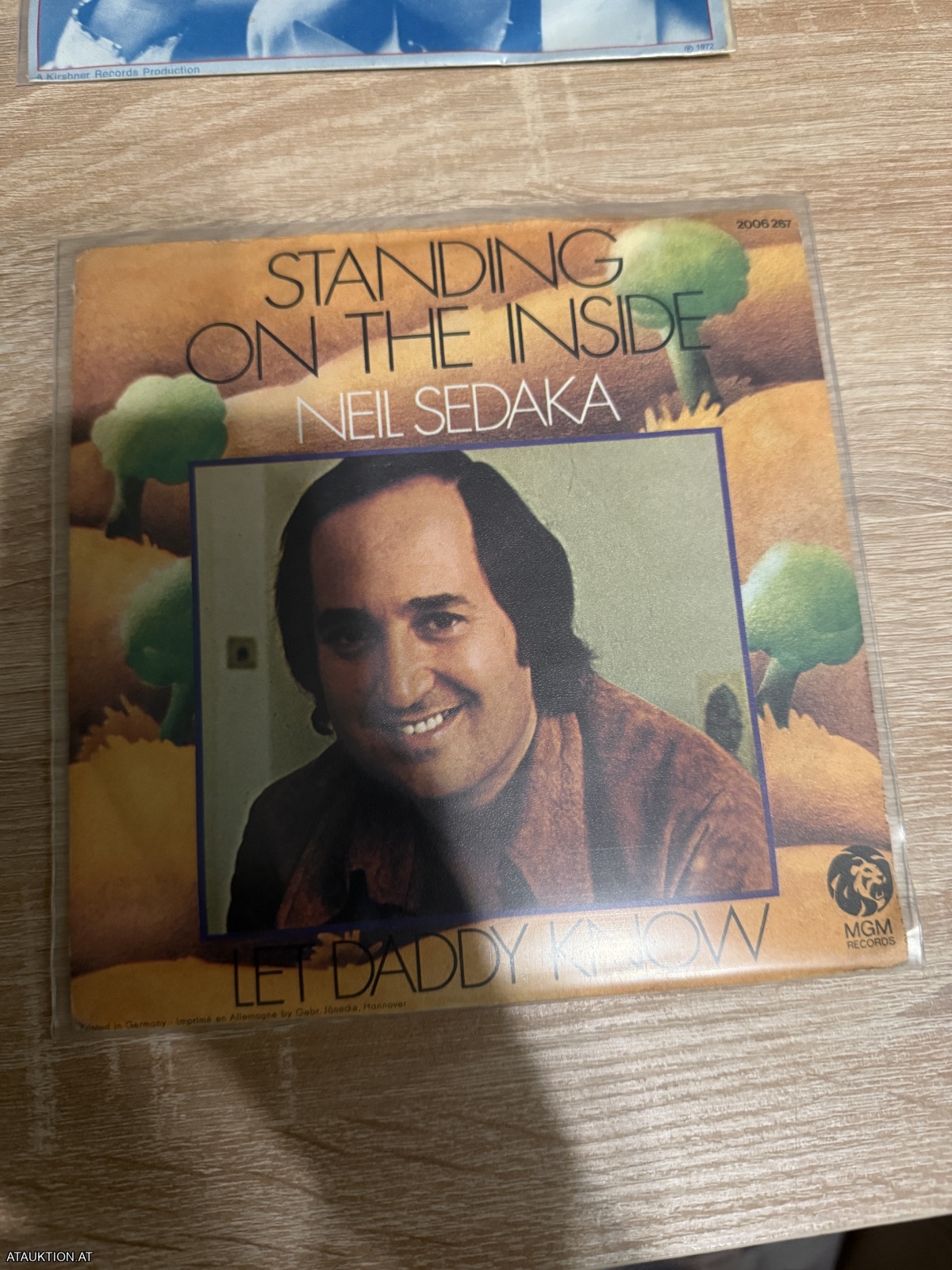 SINGLE / Neil Sedaka – Standing On The Inside