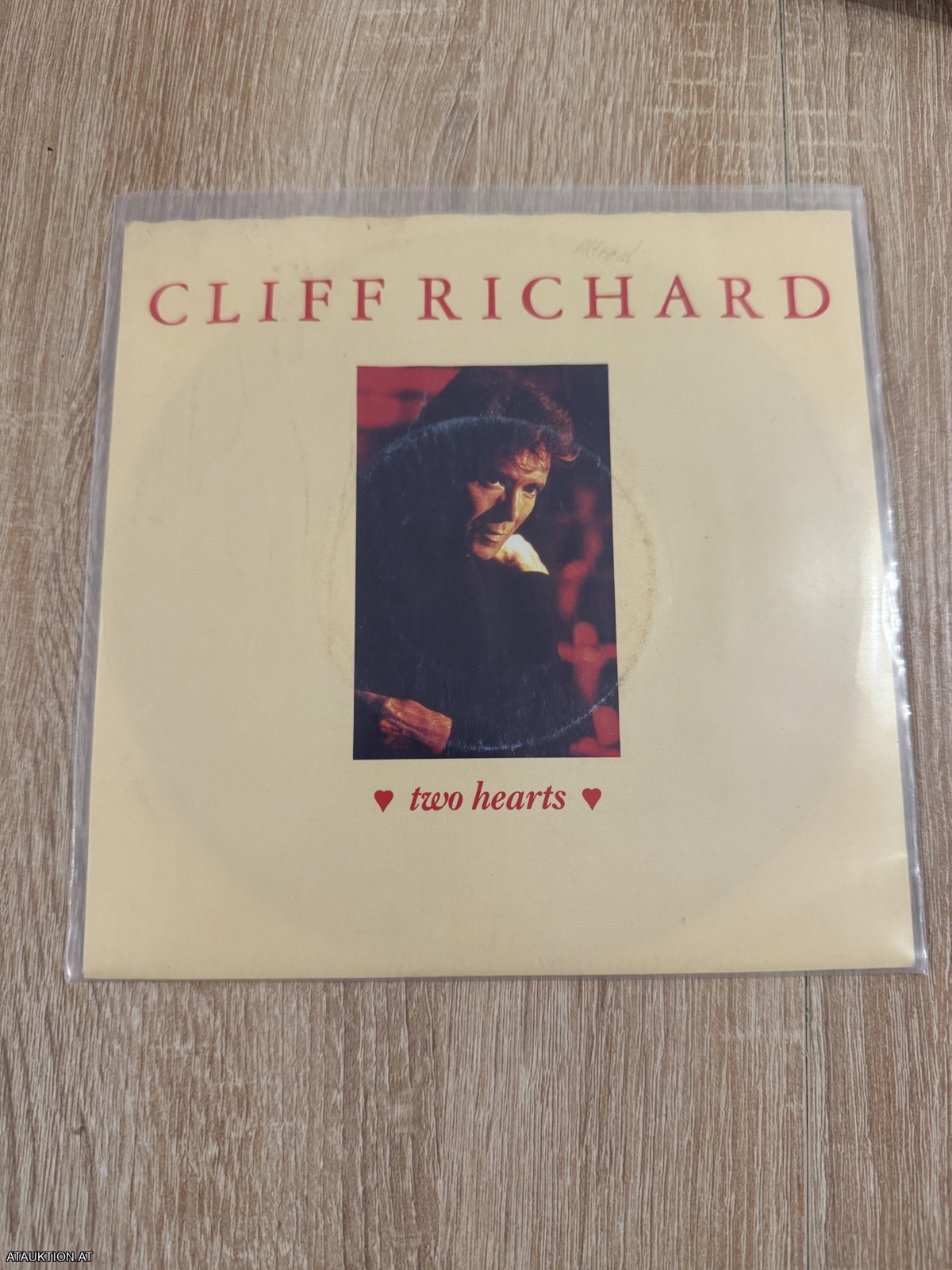 SINGLE / Cliff Richard – Two Hearts