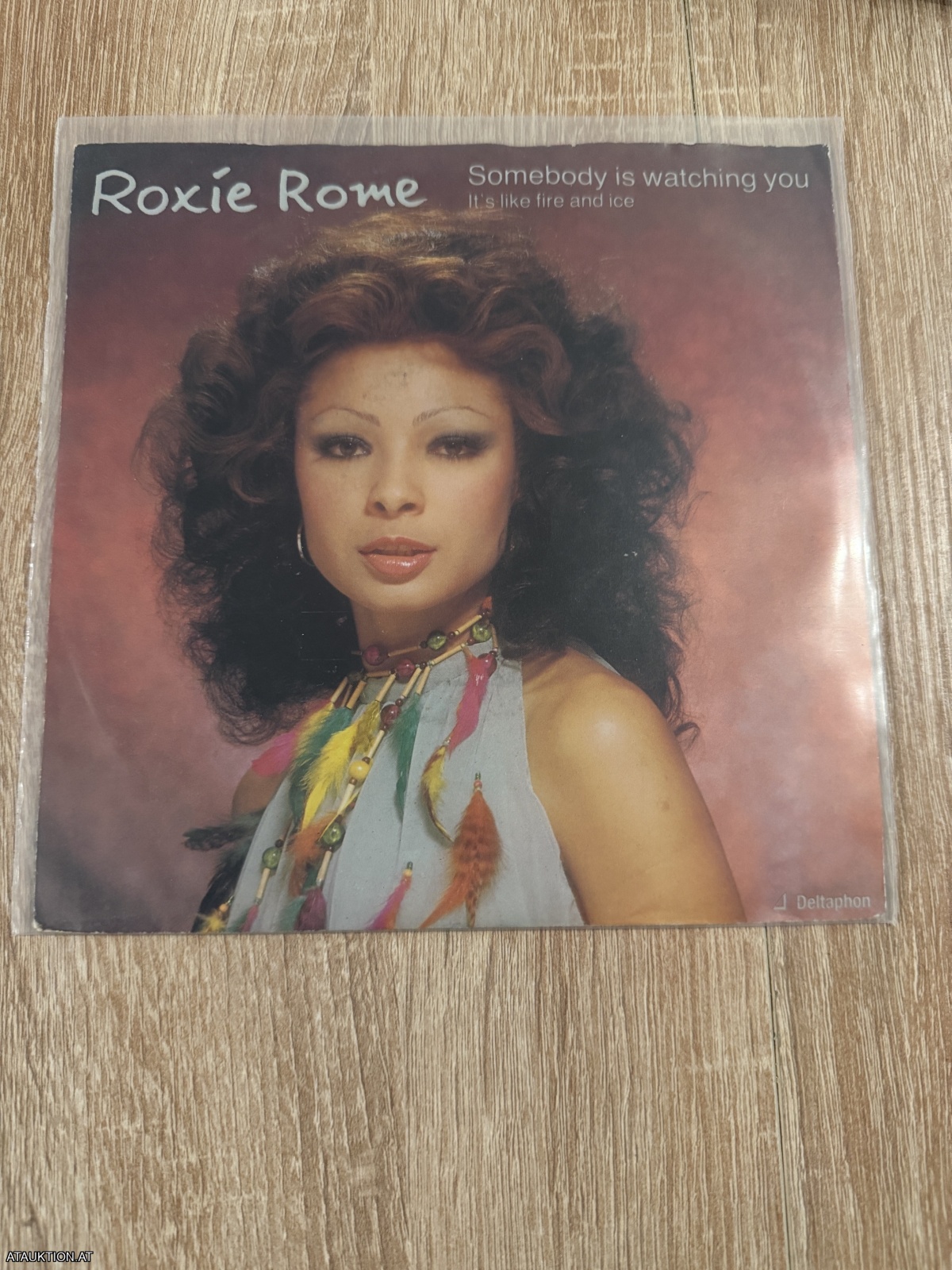 SINGLE / Roxie Rome – Somebody's Watching You