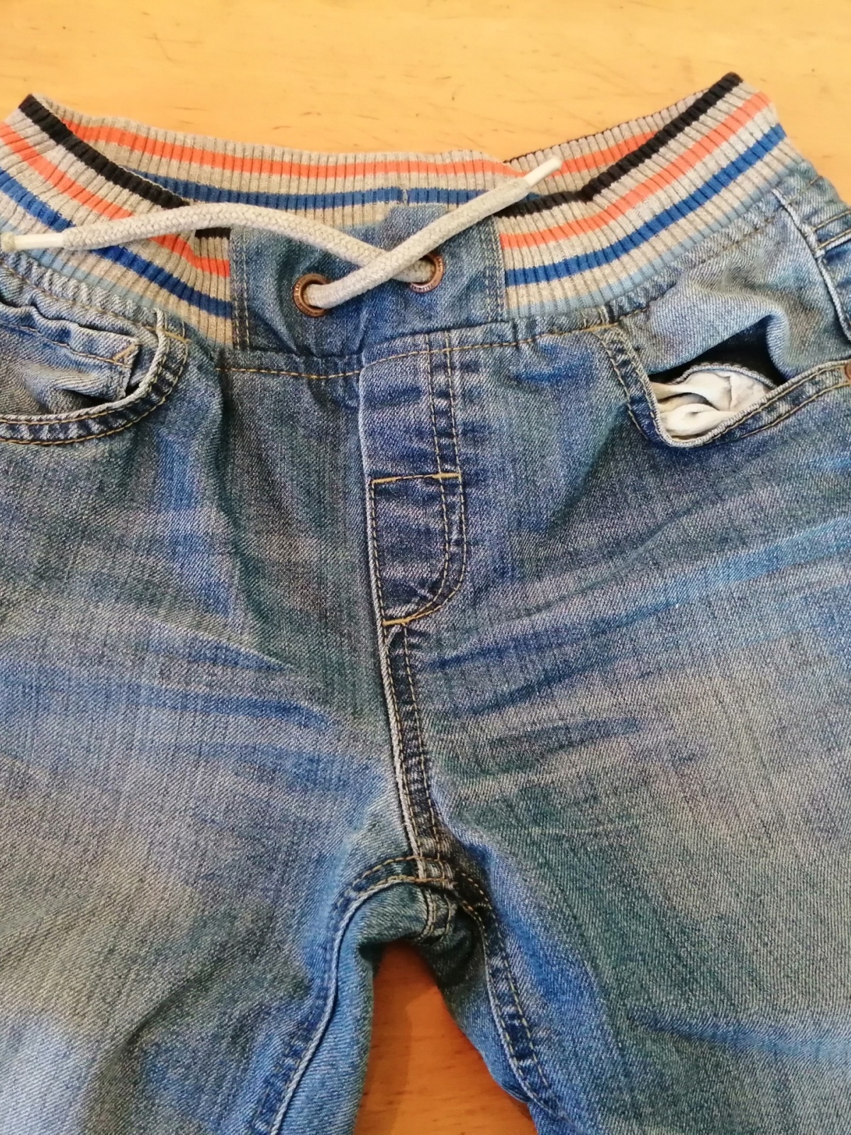 Jeans in gr. 140