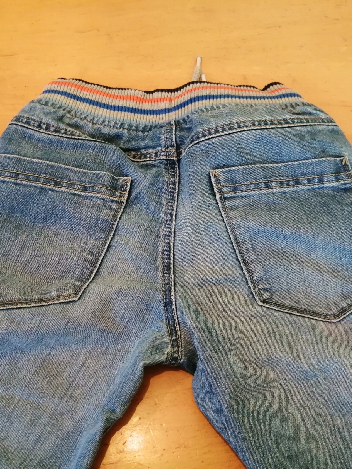 Jeans in gr. 140