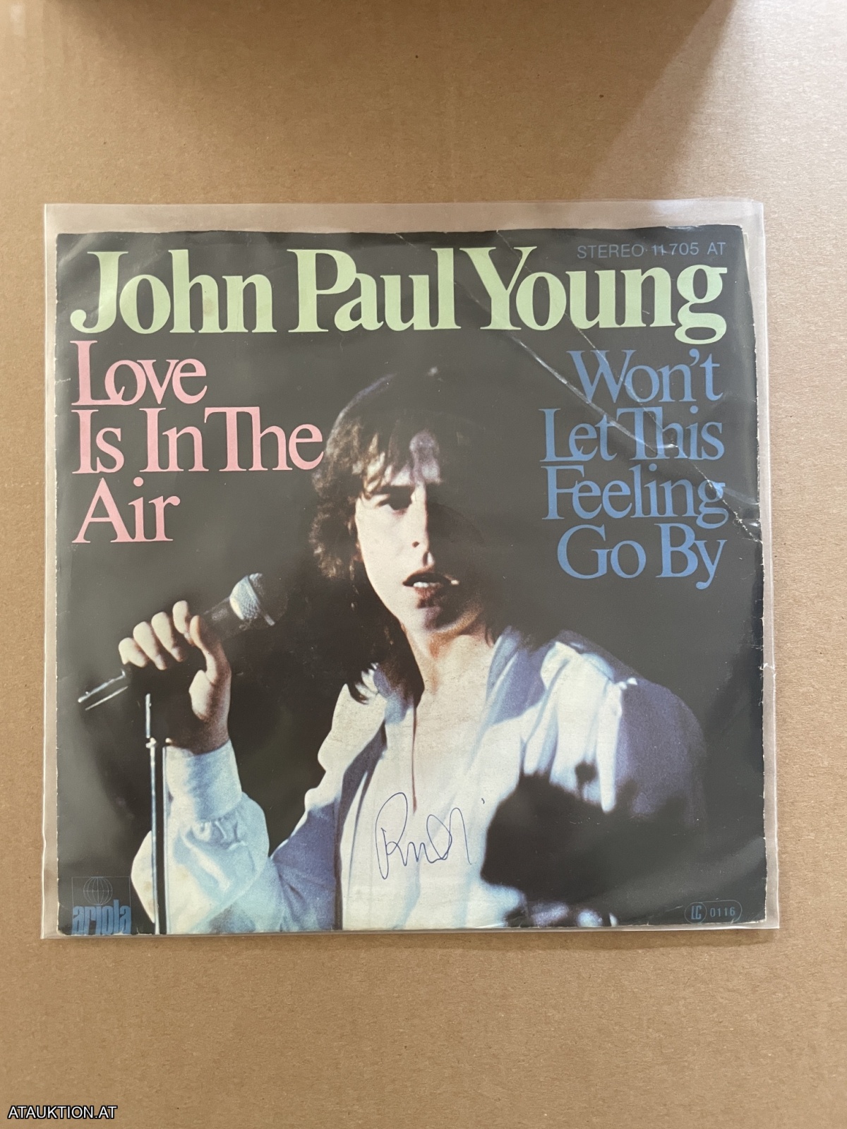 SINGLE / John Paul Young – Love Is In The Air / Won't Let This Feeling Go By