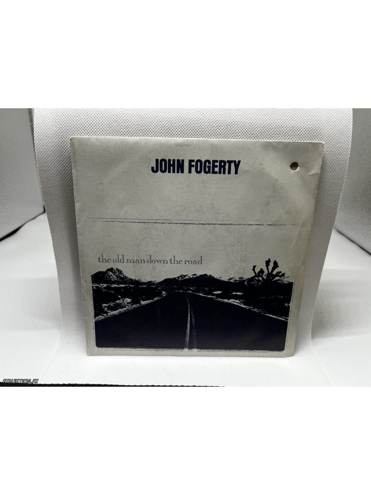 SINGLE / John Fogerty – The Old Man Down The Road