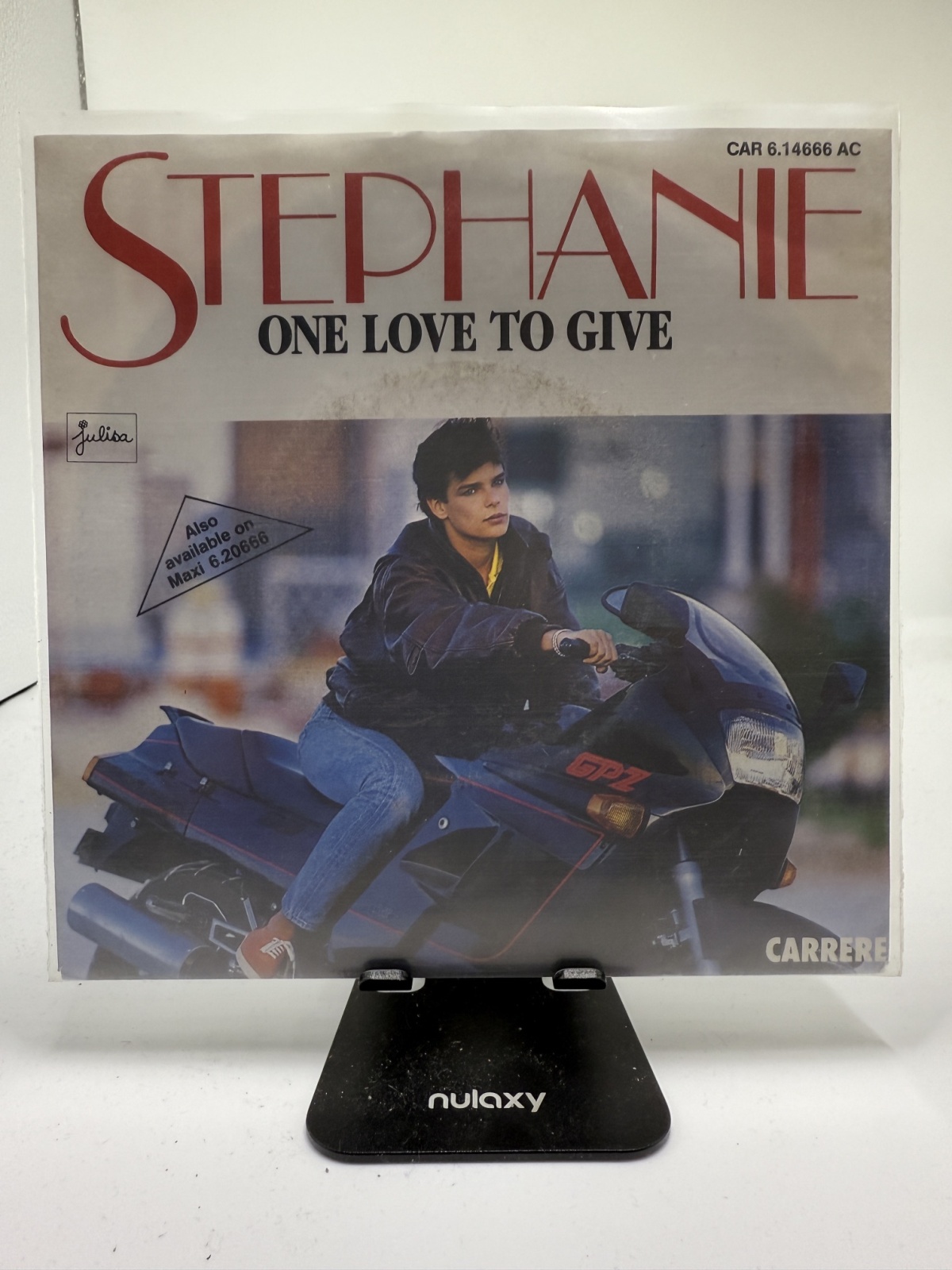 Single / Stephanie – One Love To Give