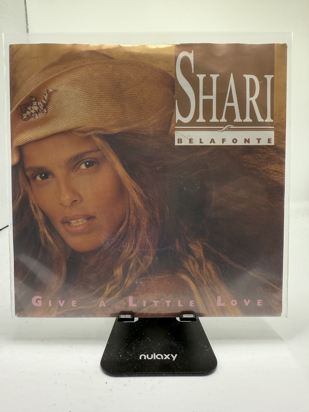 Single / Shari Belafonte – Give A Little Love