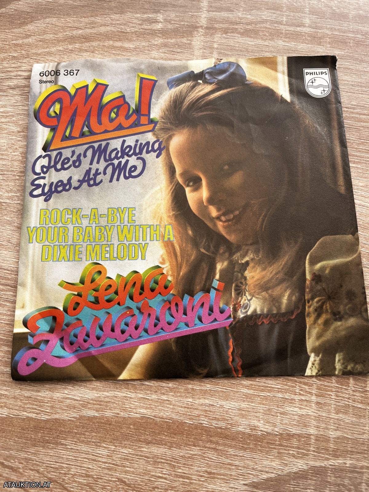 SINGLE / Lena Zavaroni – Ma! (He's Making Eyes At Me)