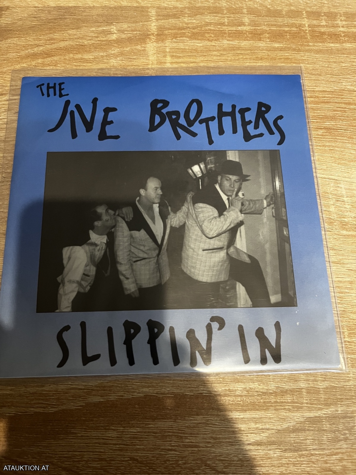 SINGLE / The Jive Brothers – Slippin' In