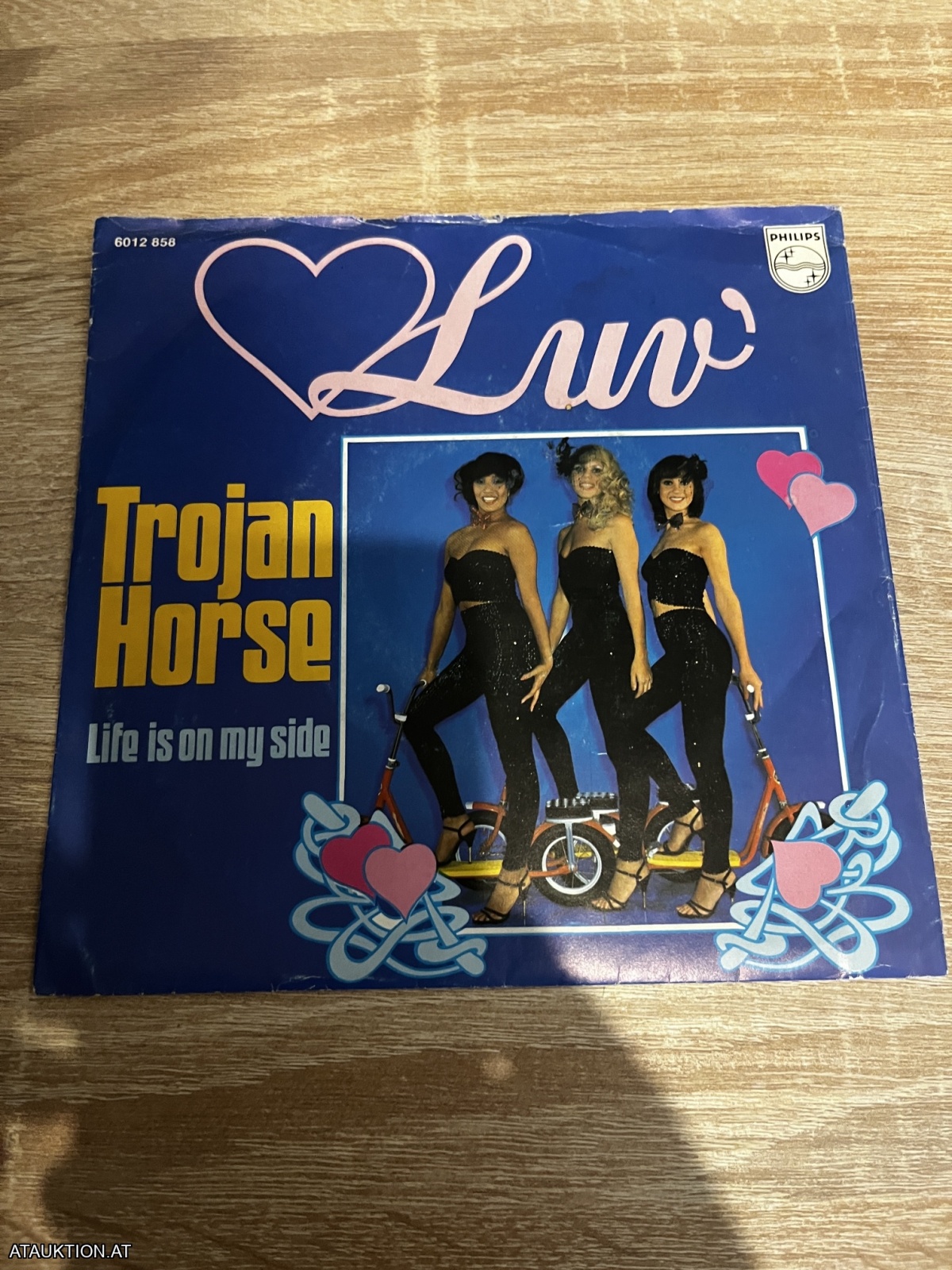 SINGLE / Luv' – Trojan Horse