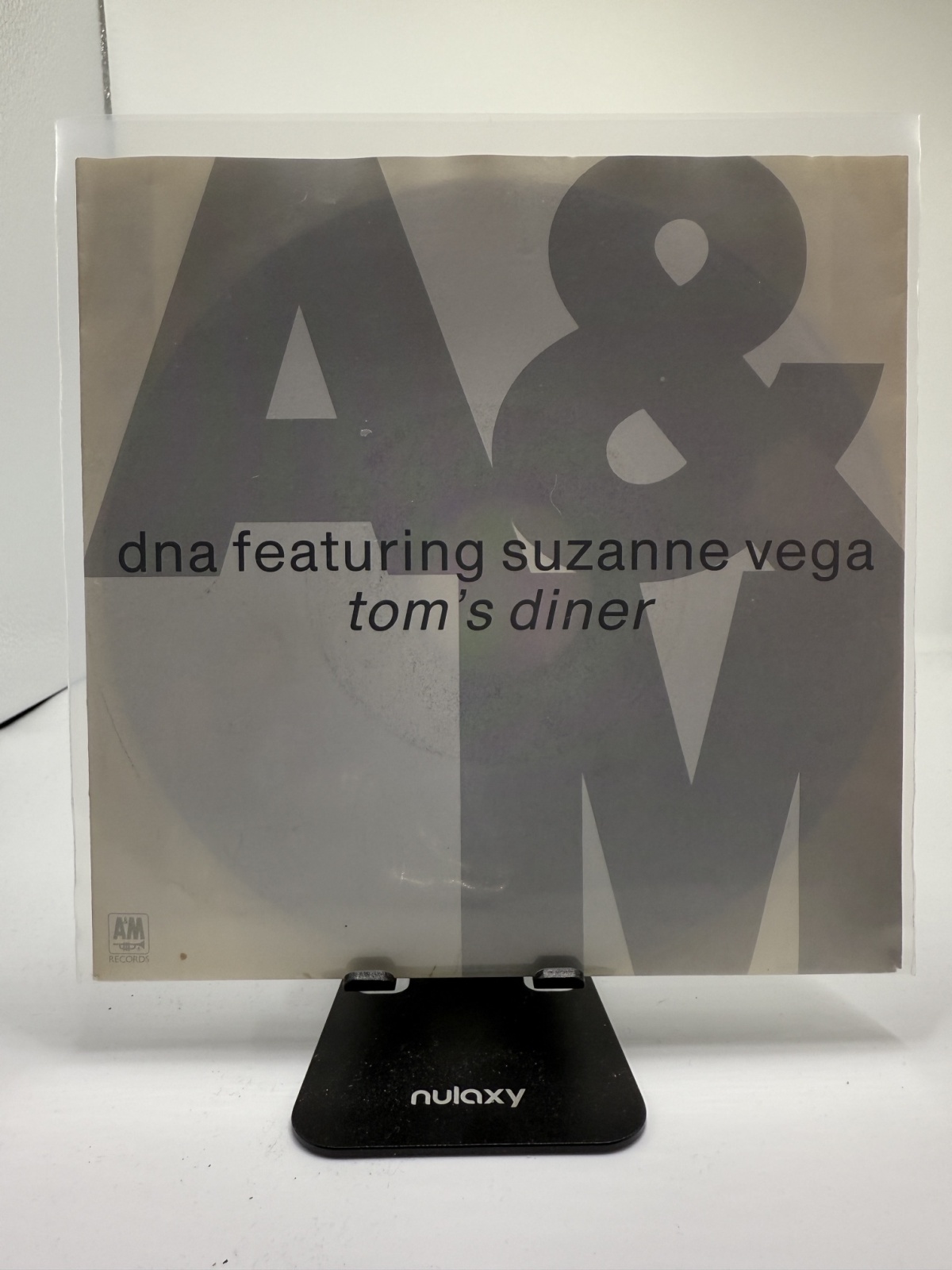 Single / DNA Featuring Suzanne Vega – Tom's Diner