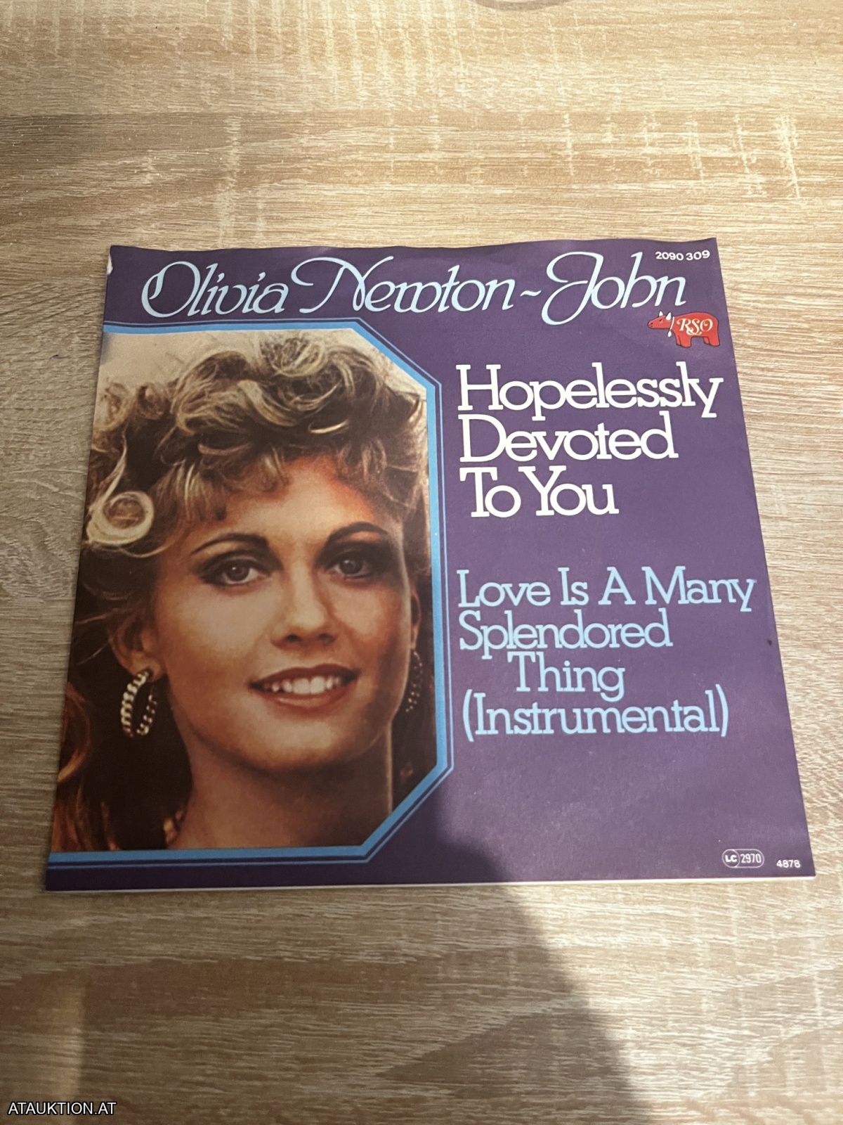 SINGLE / Olivia Newton-John – Hopelessly Devoted To You