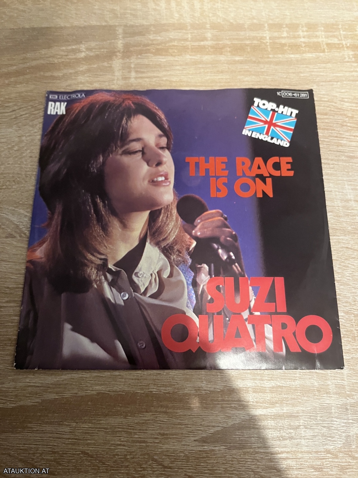 SINGLE / Suzi Quatro – The Race Is On