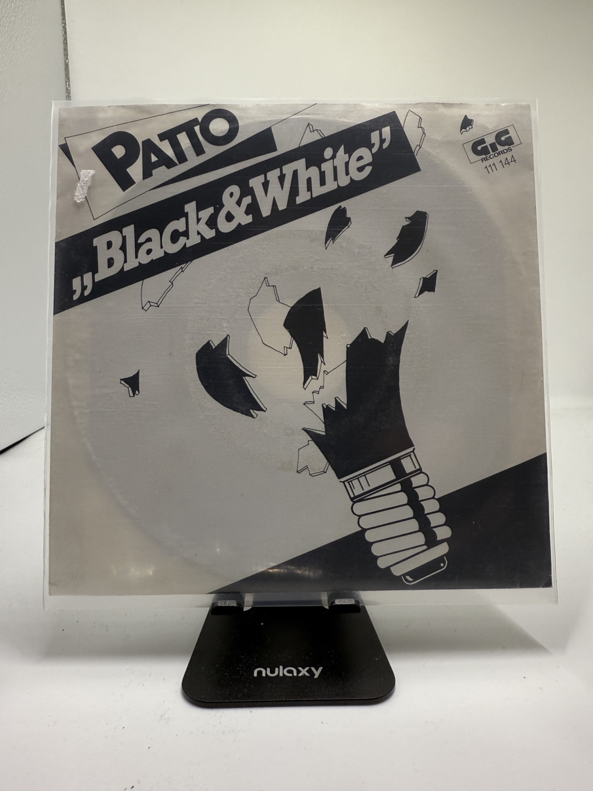 Single / Patto – Black And White