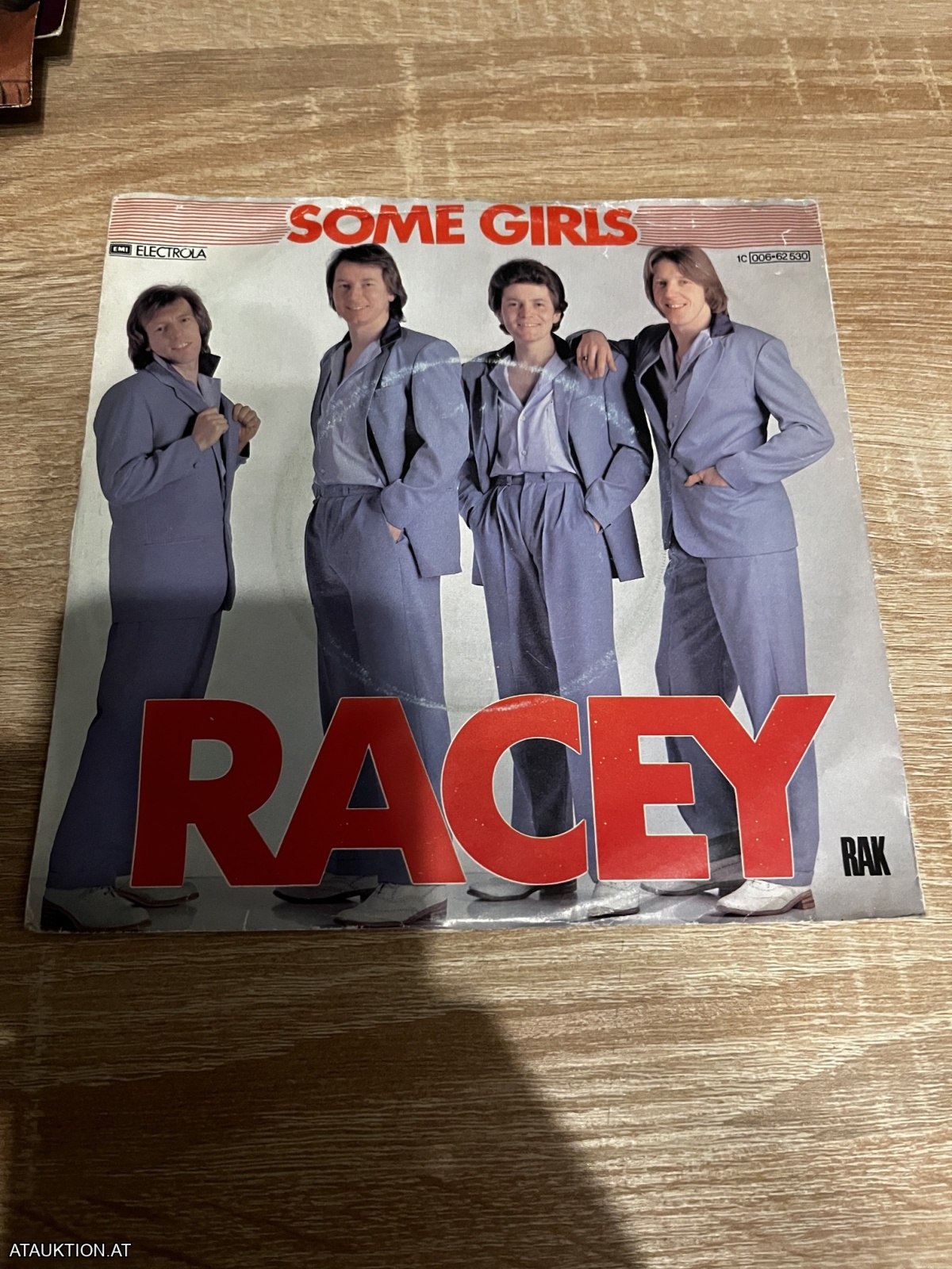 SINGLE / Racey – Some Girls