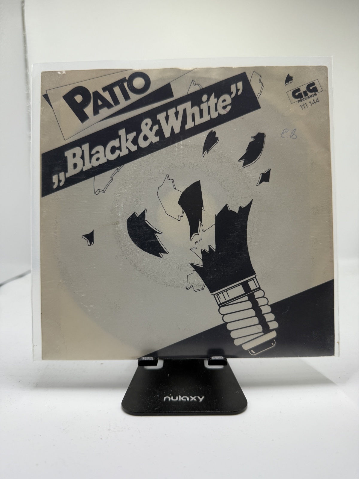 Single / Patto – Black And White