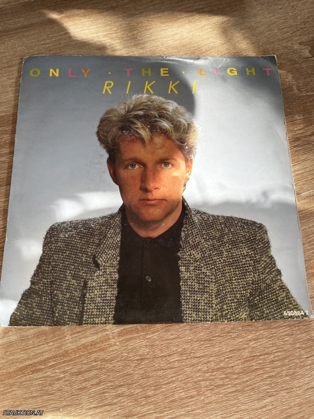 SINGLE / Rikki – Only The Light