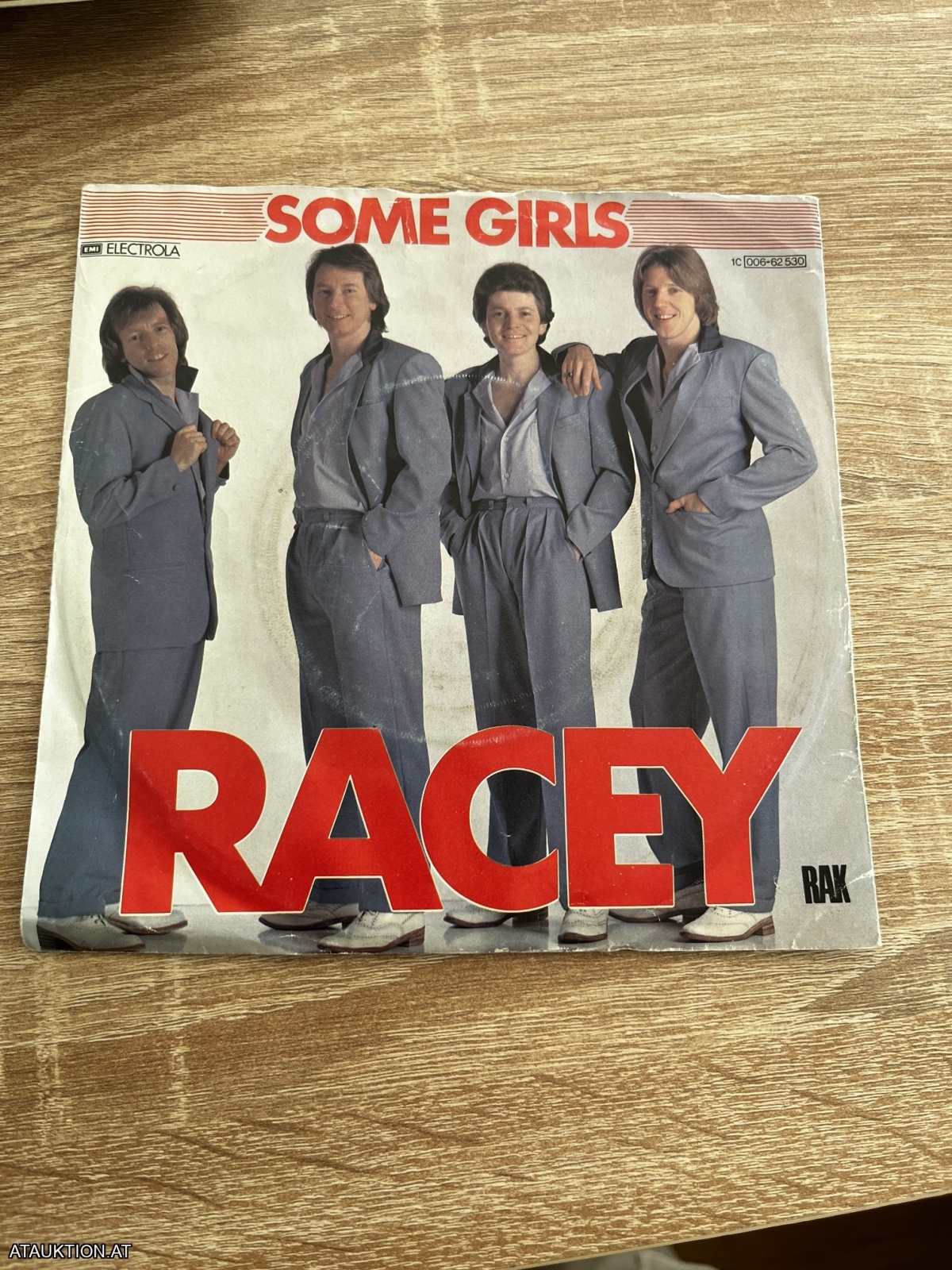 SINGLE / Racey – Some Girls