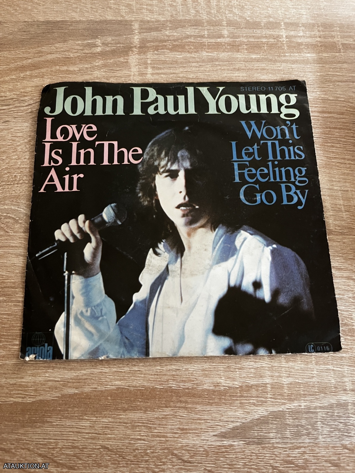 SINGLE / John Paul Young – Love Is In The Air