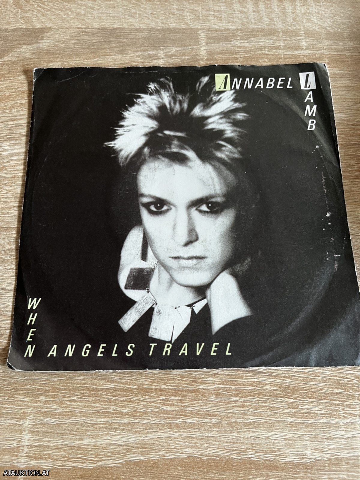 SINGLE / Annabel Lamb – When Angels Travel