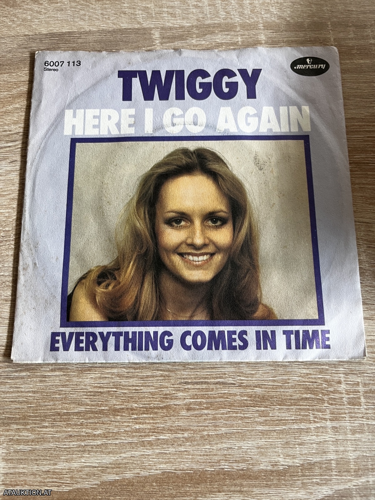 SINGLE / Twiggy – Here I Go Again