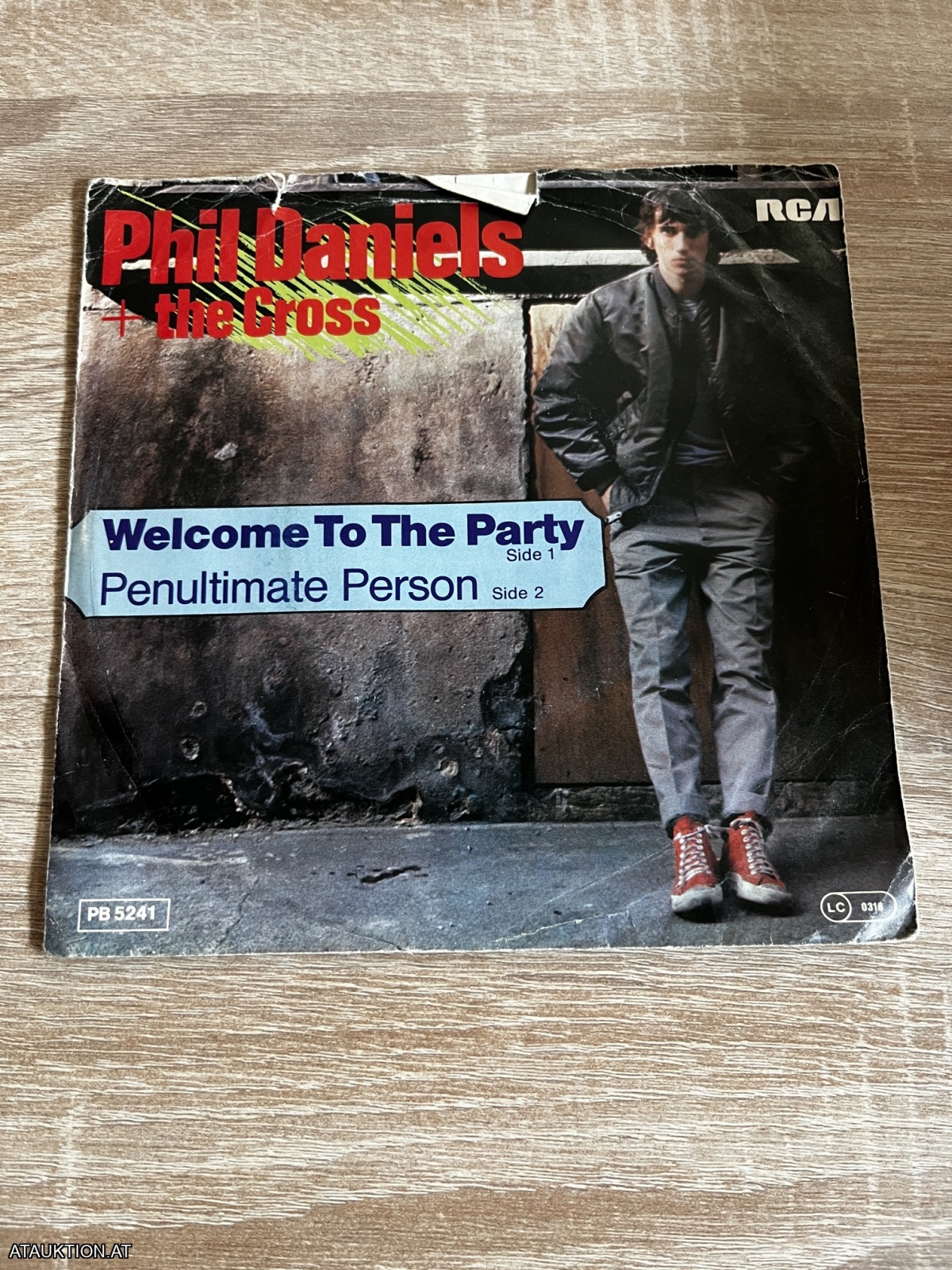 SINGLE / Phil Daniels + The Cross – Welcome To The Party