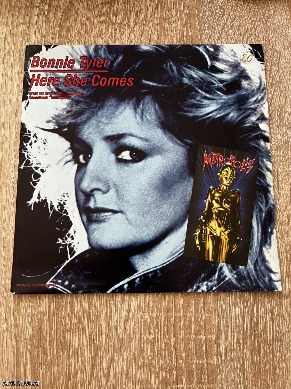 SINGLE / Bonnie Tyler – Here She Comes