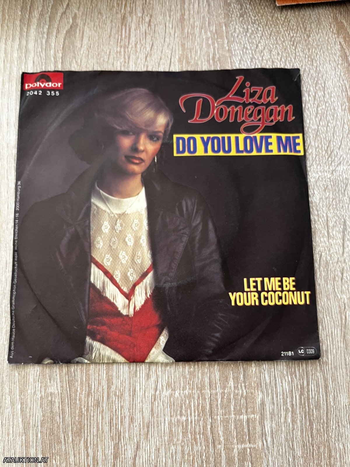 SINGLE / Liza Donegan – Do You Love Me