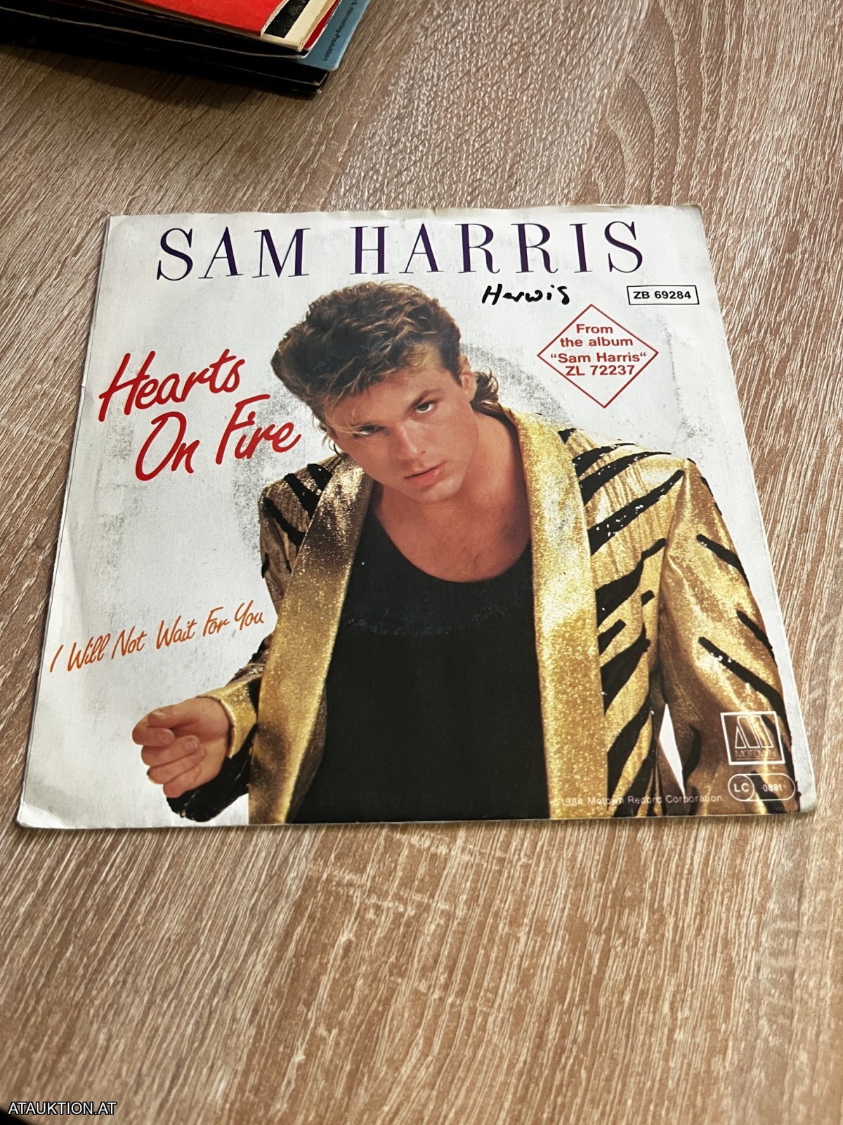 SINGLE / Sam Harris – Hearts On Fire