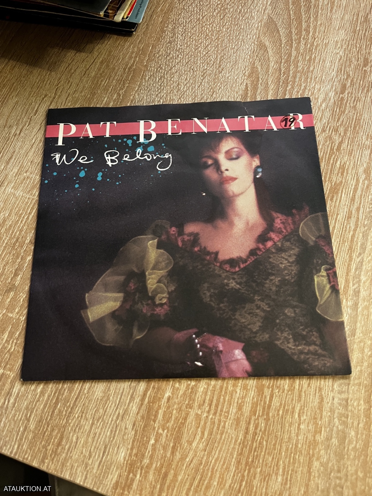 SINGLE / Pat Benatar – We Belong