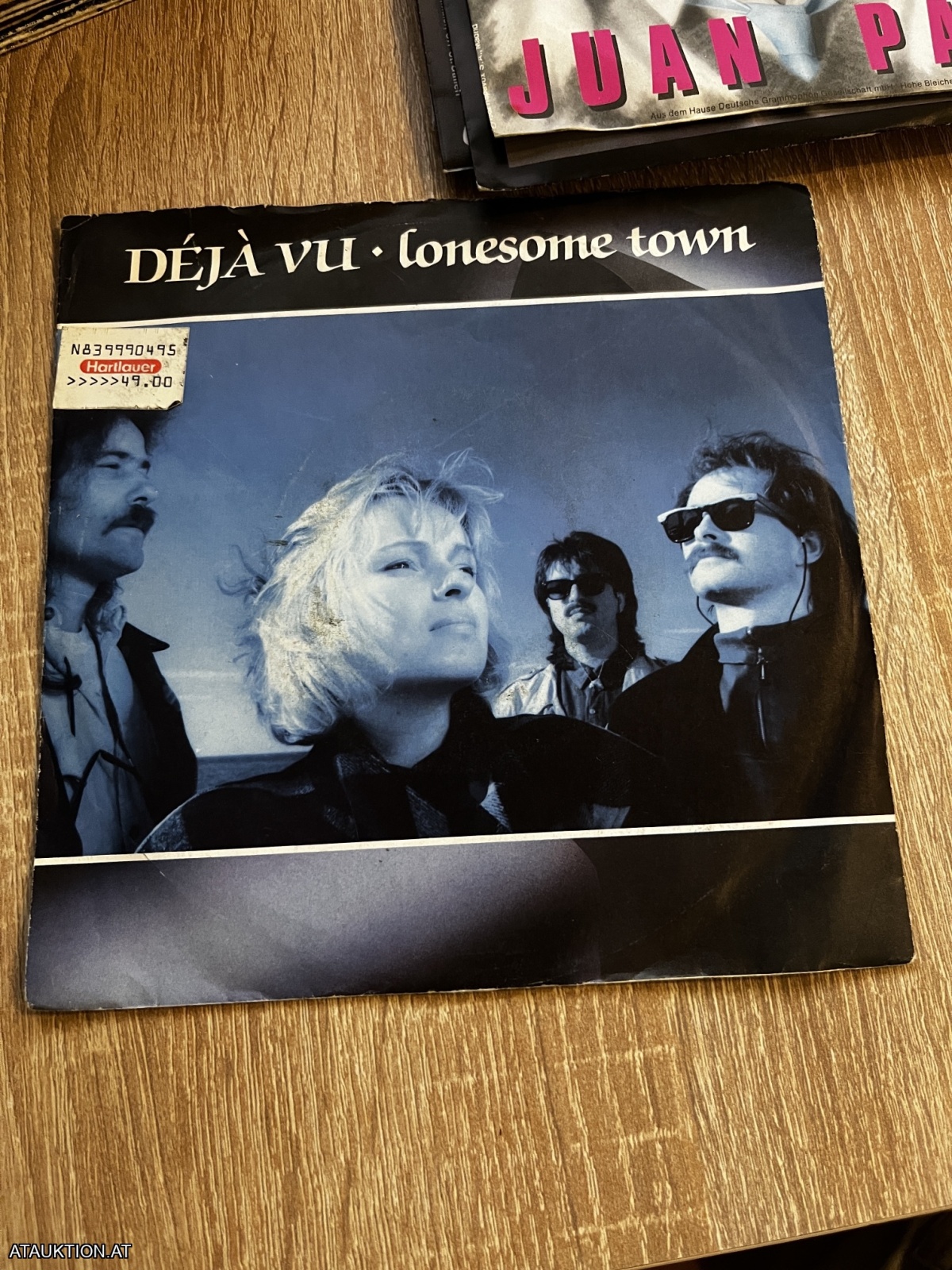 SINGLE / Déjà Vu – Lonesome Town