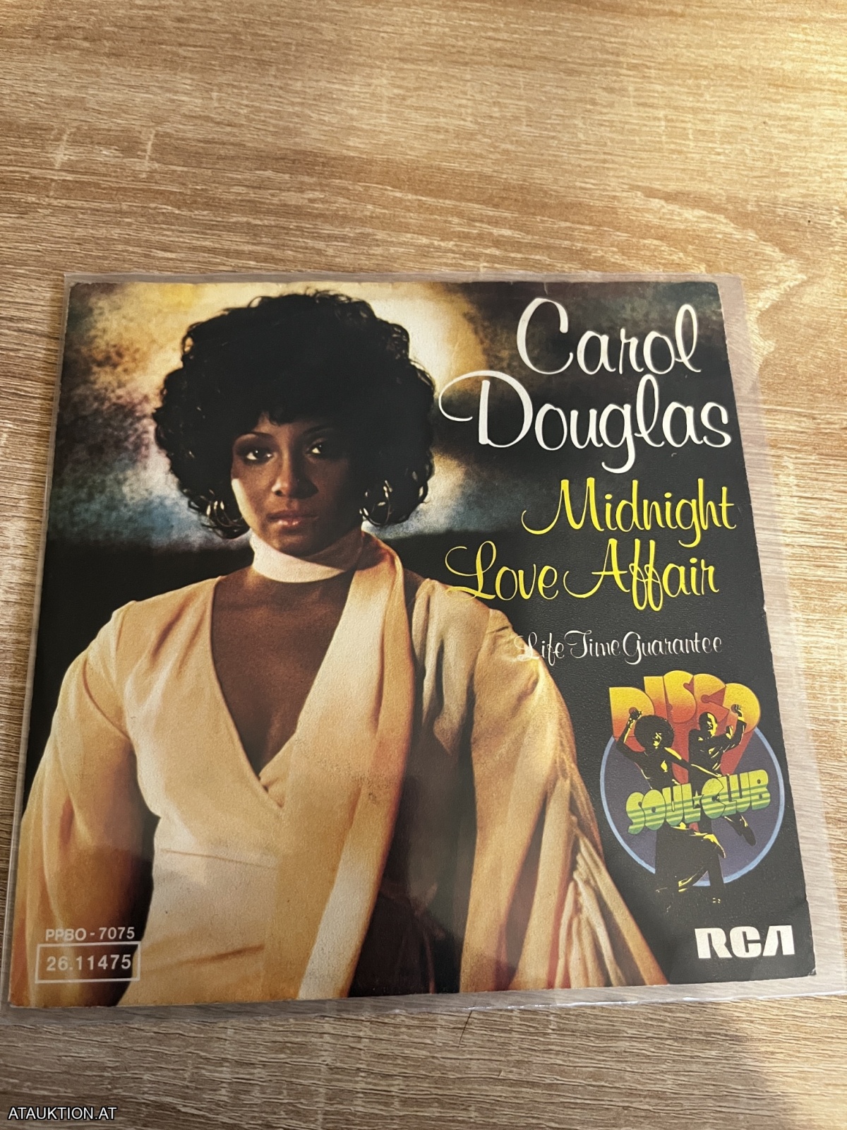 SINGLE / Carol Douglas - Midnight Love Affair