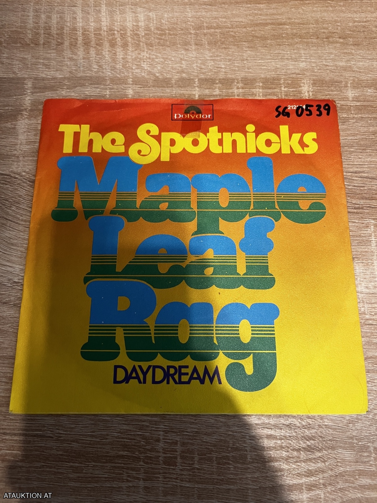 SINGLE / The Spotnicks – Maple Leaf Rag