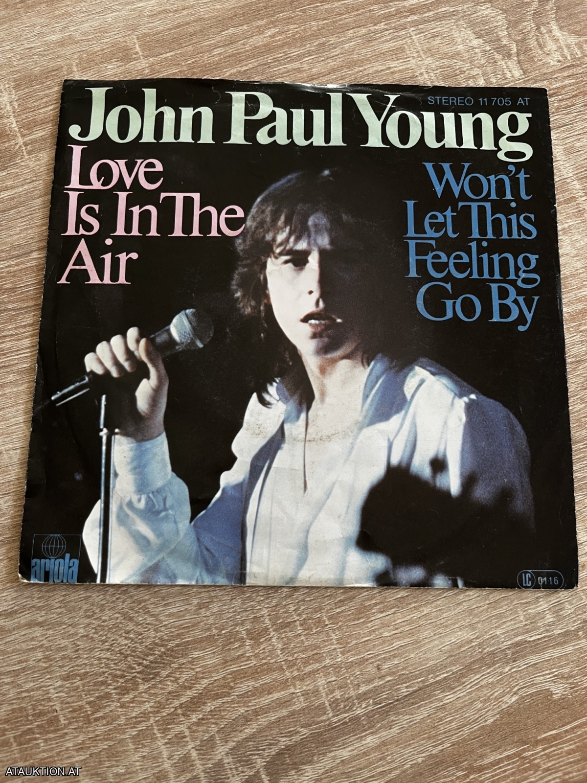 SINGLE / John Paul Young – Love Is In The Air