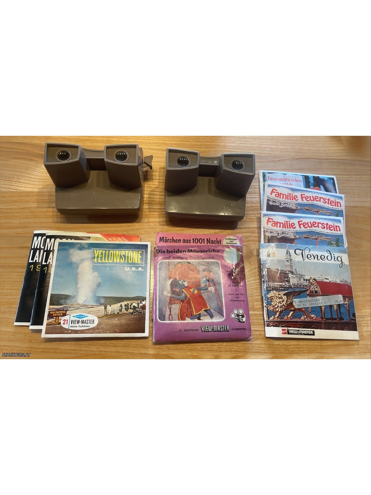 Zwei View-Master mit verschiedenen Bildscheiben