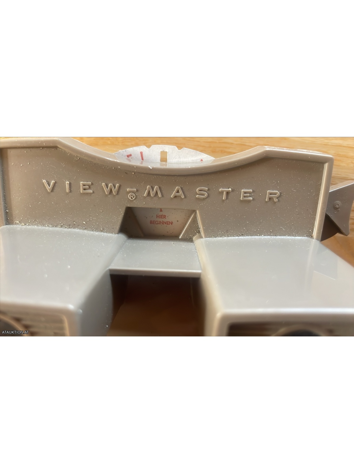 Zwei View-Master mit verschiedenen Bildscheiben