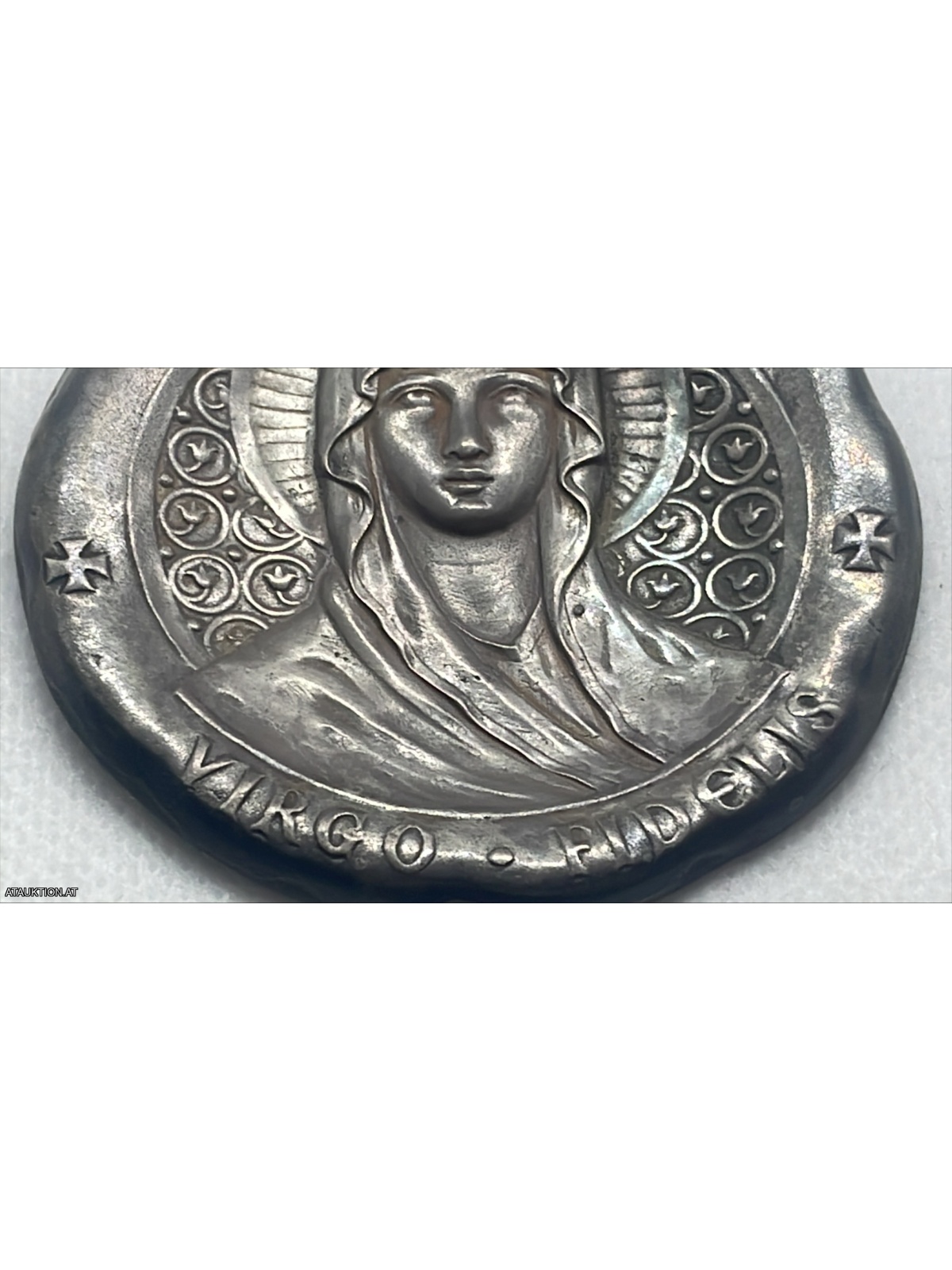 Antike Medaille Virgo Fidelis