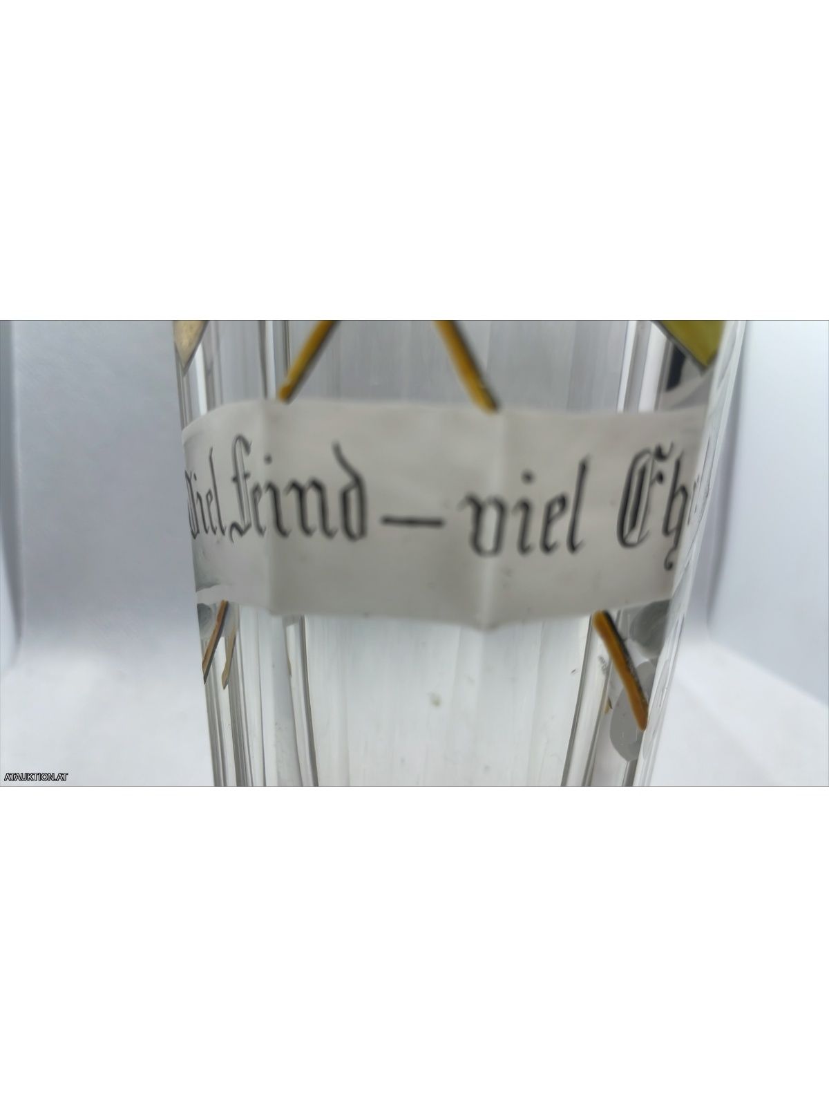 Antikes Glas mit Spruchband Viel Feind-viel Ehr!