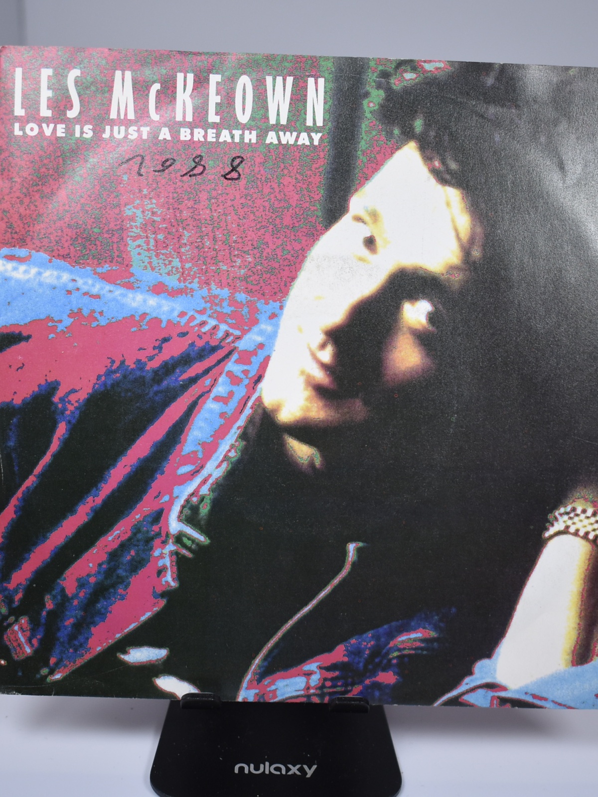 Single / Les McKeown – Love Is Just A Breath Away