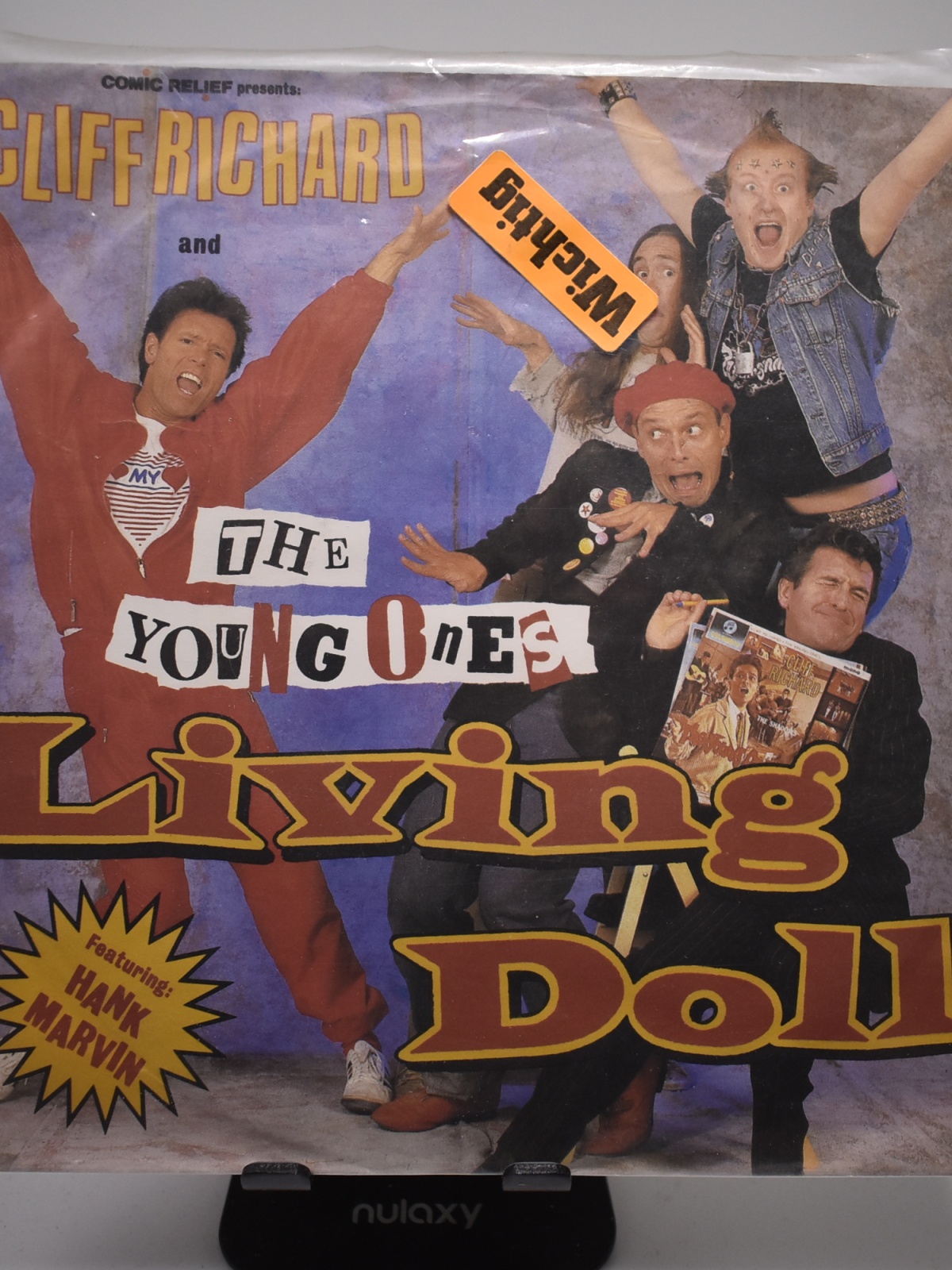 Single / Cliff Richard And The Young Ones Featuring Hank Marvin – Living Doll