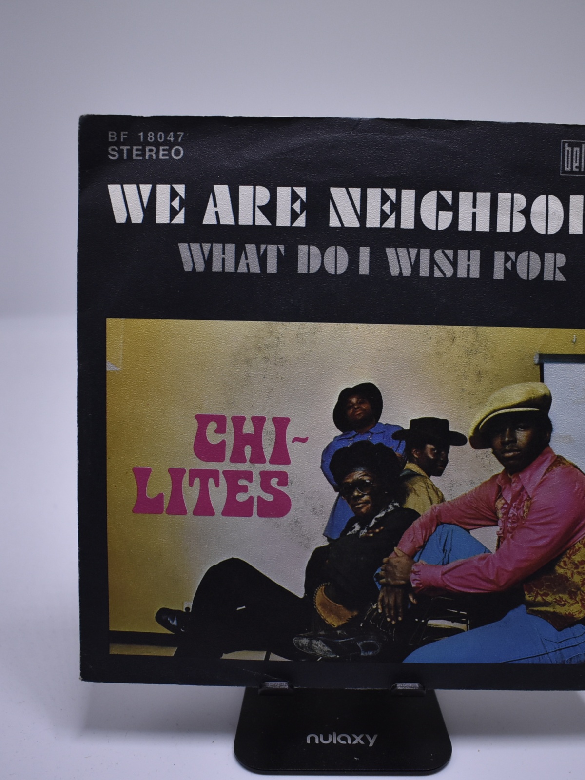 Single / Chi-Lites – We Are Neighbors