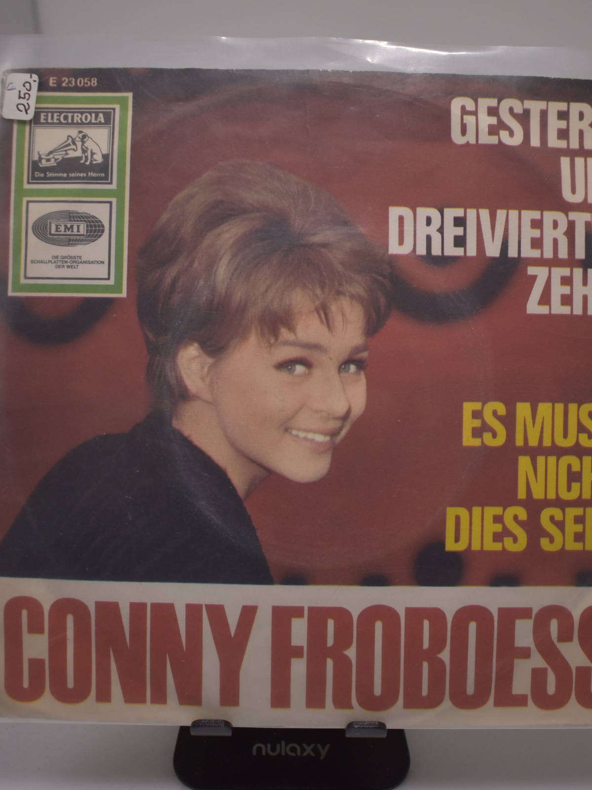 Single / Conny Froboess – Gestern Um Dreiviertel Zehn / Es Muss Nicht Dies Sein