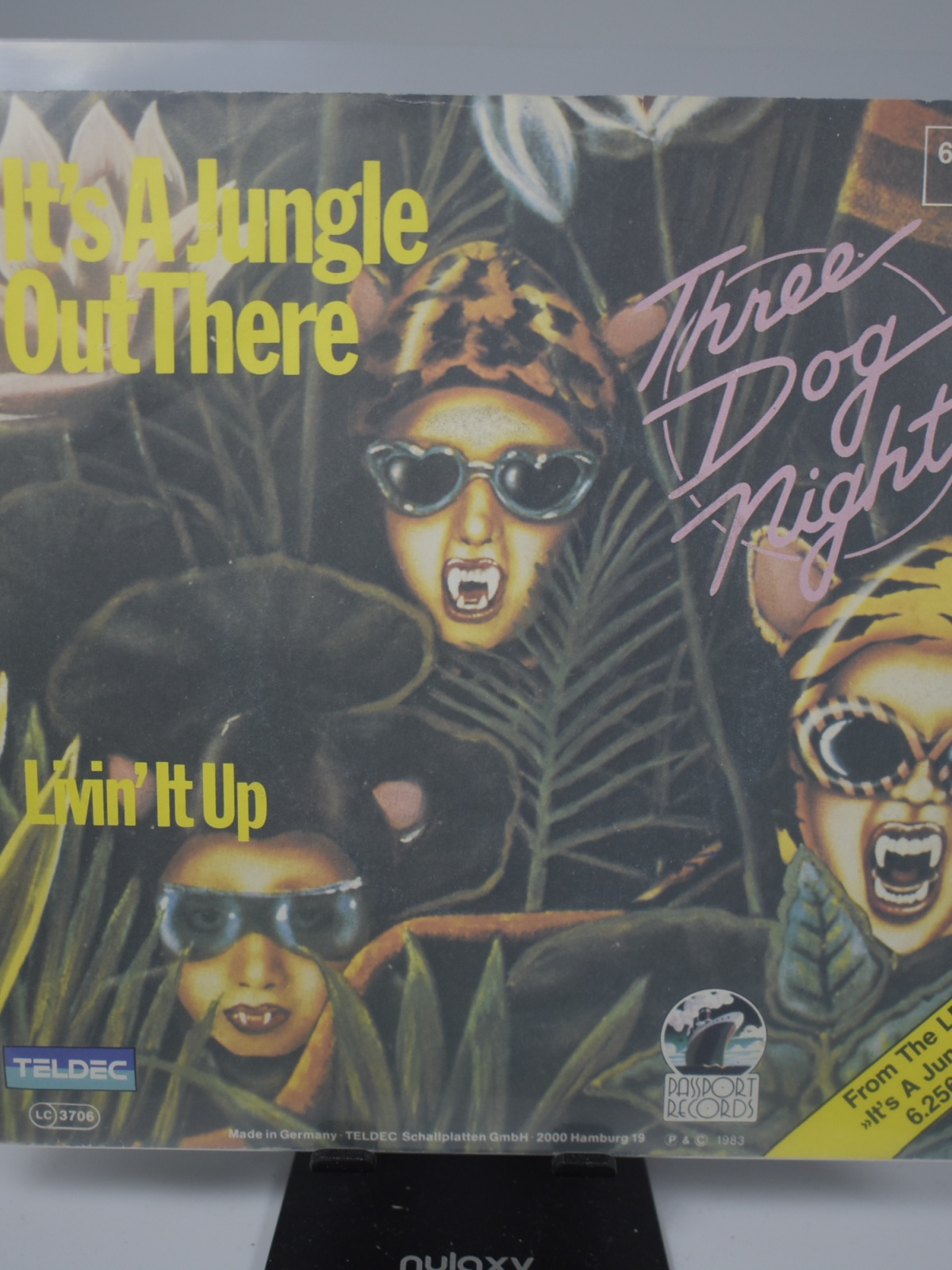 Single / Three Dog Night – It's A Jungle Out There