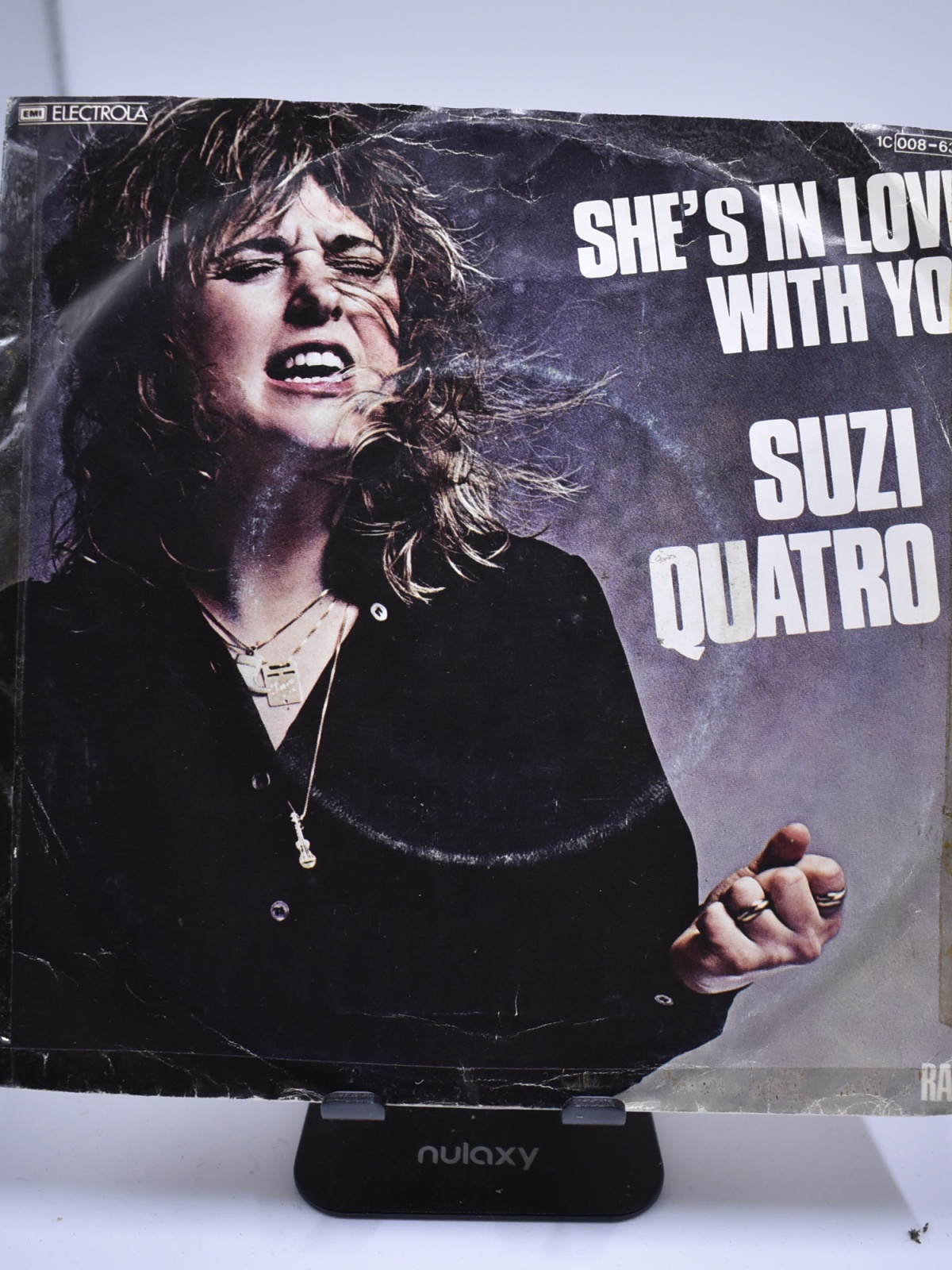 Single / Suzi Quatro – She's In Love With You