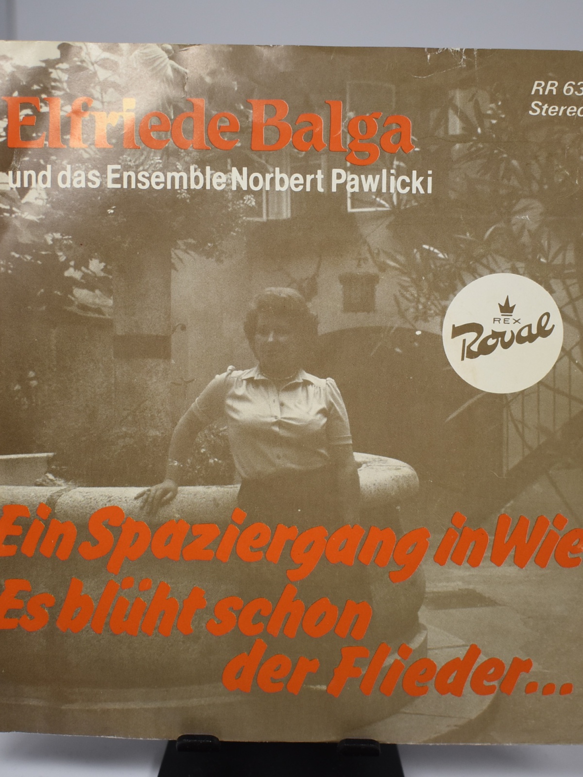 Single / Elfriede Balga – Ein Spaziergang In Wien / Es Blüht Schon Der Flieder...