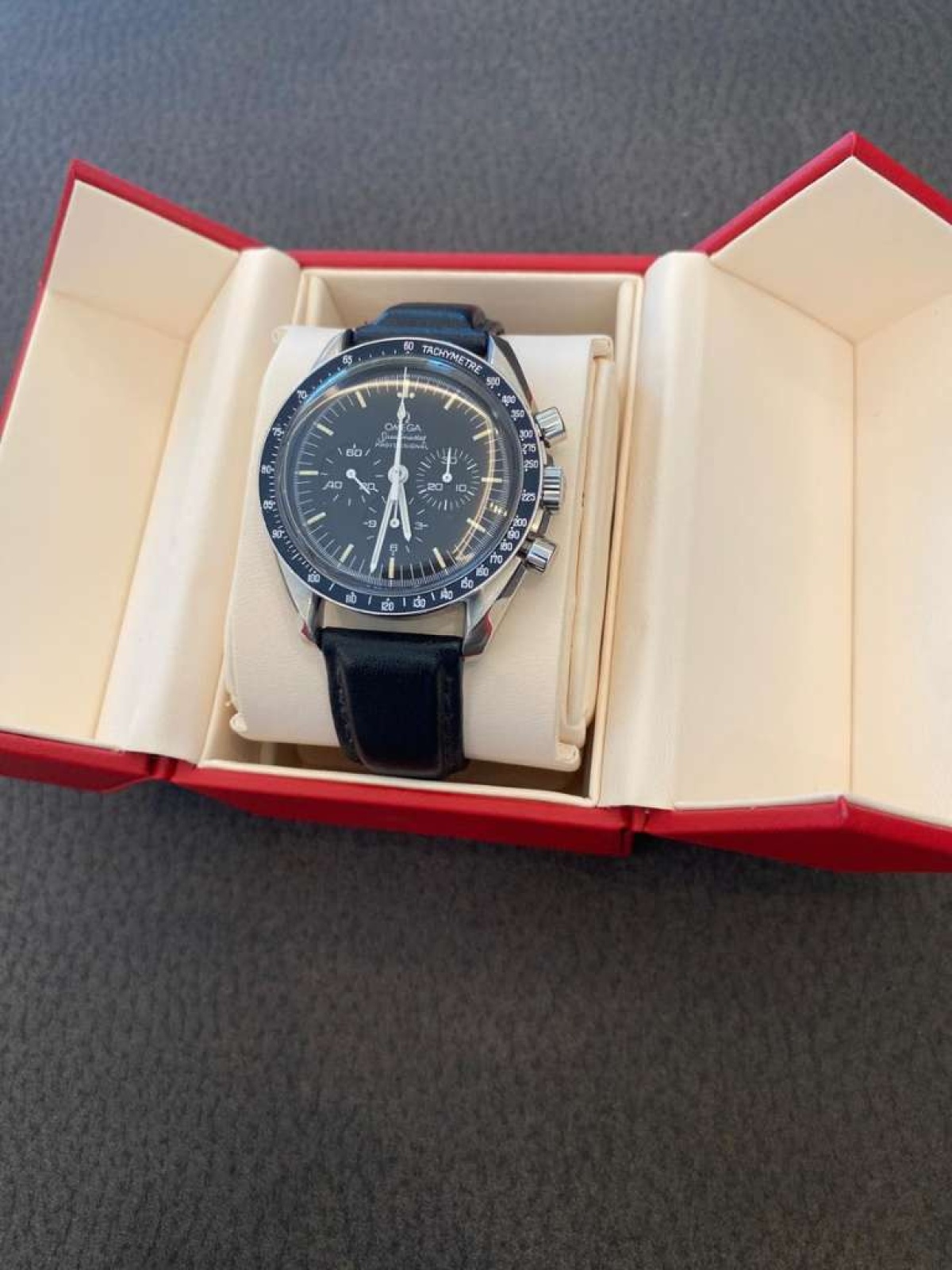 Omega Speedmaster Moonwatch Professional